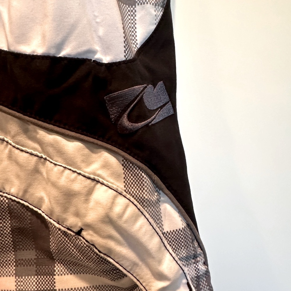 O'Neill Black and Gray Plaid Board Shorts EUC - Picture 6 of 6